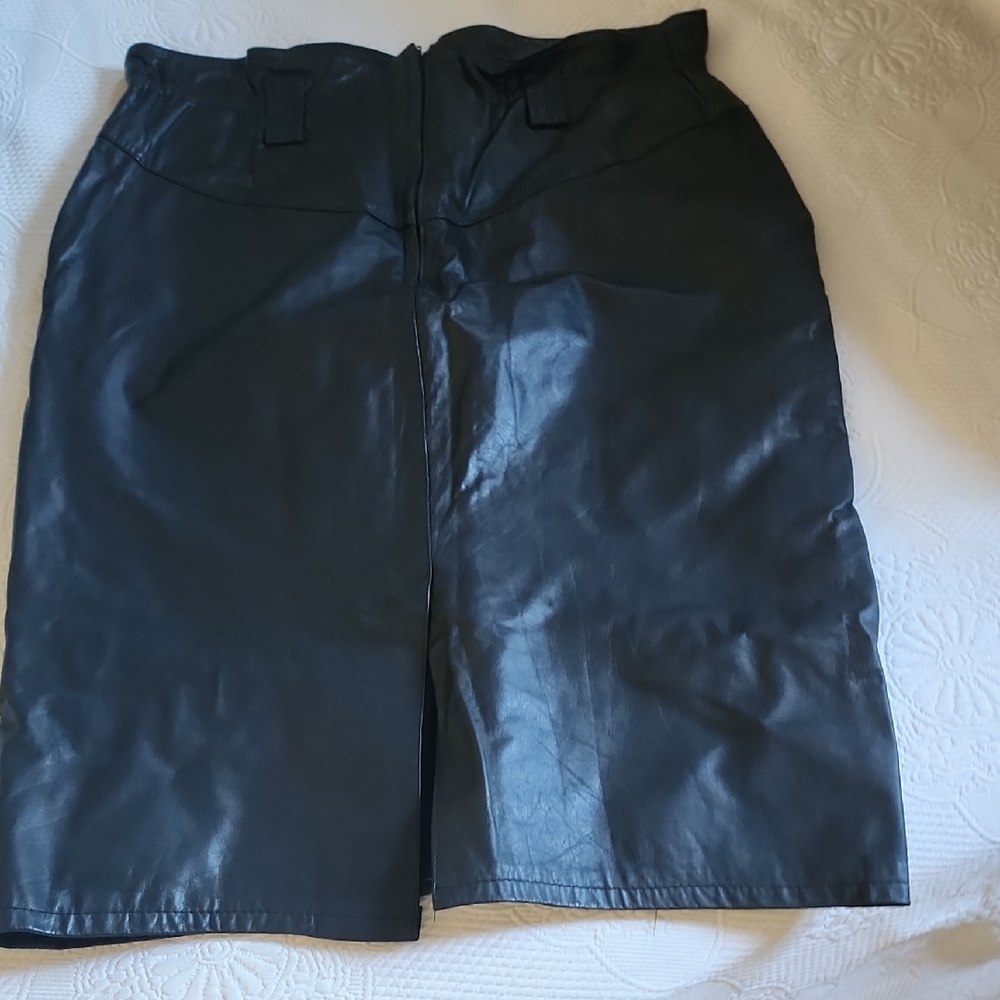 Wimen's Black Leather Shorts